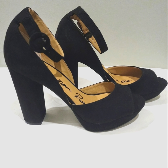 American Rag Women's Microsuede AREETAFR Peep Toe Heeled Sandals | size 6.5 US - Picture 4 of 8